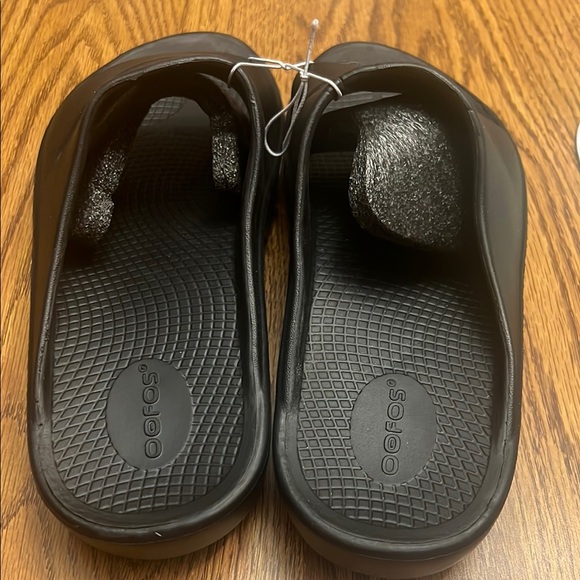 OOFOS Black Slide Sandals - Picture 4 of 6